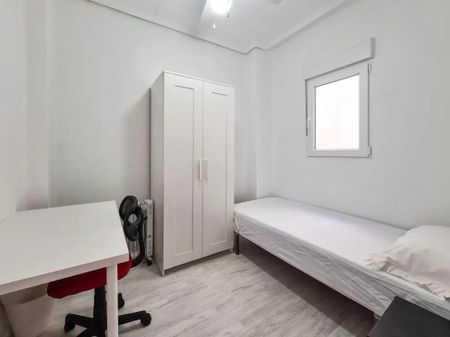 Carrer de Ramiro de Maeztu, Valencia, Valencian Community 46022 - Photo 5