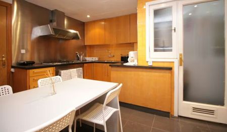 Carrer de González Tablas, Barcelona, Catalonia 08034 - Photo 4