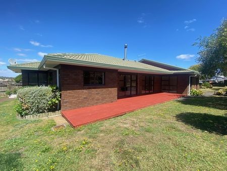 Botany Downs newly renovated 3 bedroom home! - Photo 2