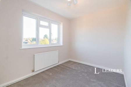 2 bedroom maisonette to rent Stamford Green Road, Epsom, Surrey, KT18 - Photo 5