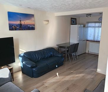 2 Bed Semi-Detached House, Dallow Road, LU1 - Photo 6