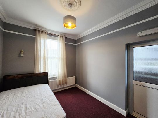 1 bedroom in a house share to rent - Photo 1