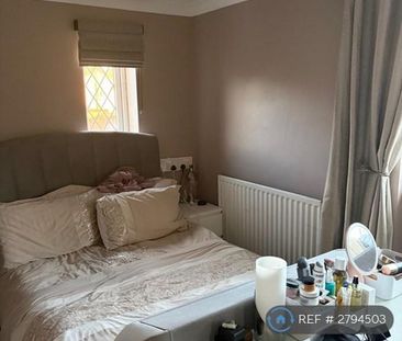 2 bedroom end of terrace house to rent - Photo 1