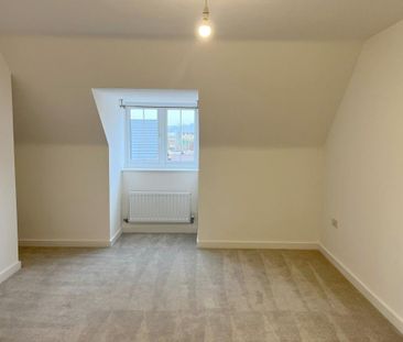 4 bedroom semi-detached house to rent - Photo 2