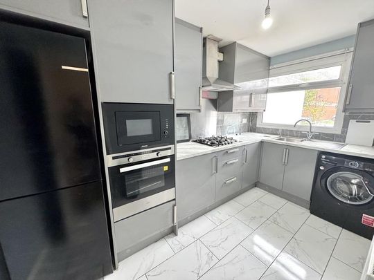 4 bedroom terraced house to rent - Photo 1