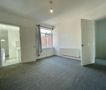 3 bedroom flat to rent - Photo 6