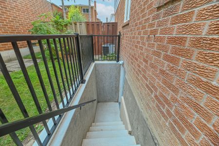 For Lease - 4 Lawnview Court, Brampton, Ontario - Photo 2