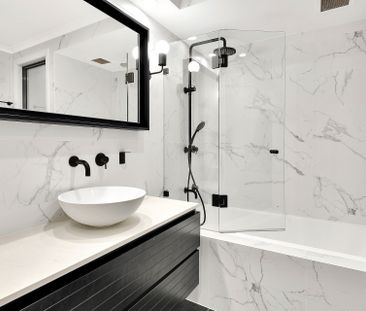 Grand family home of space, light and convenience - Photo 1