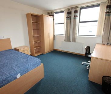 9 bedroom flat to rent - Photo 4