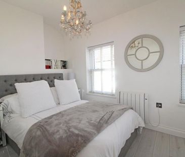 2 bedroom end of terrace house to rent - Photo 3