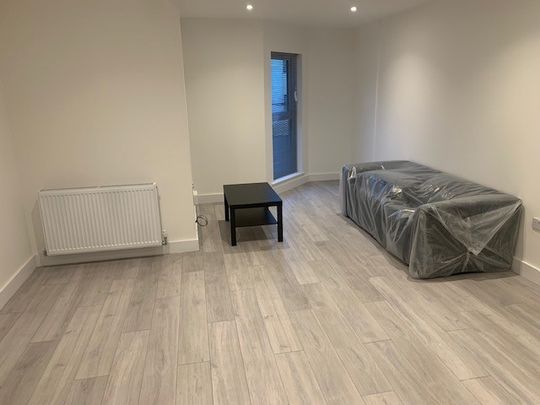 Modern 2-Bedroom, 2-Bathroom Student Apartment in Portswood, Southampton - Photo 1