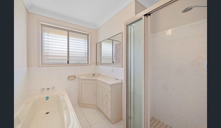 40 St Lucia Crescent, Avoca QLD 4670 - House For Rent - $650 | Domain - Photo 4