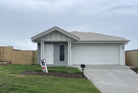 Bright and Beautiful Family Home - Photo 5