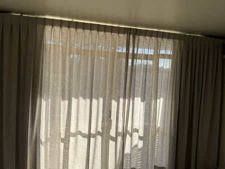 Renovated apartment in a phenomenal location - Photo 4
