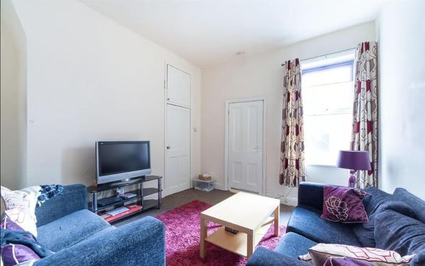 3 bedroom flat to rent - Photo 1