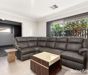 Luxury, Comfort & Sustainable Living in Prime Aveley Location - Photo 1