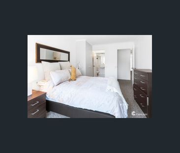 STYLISH APARTMENT AT THE HEART OF SURFERS PARADISE NOW AVAILABLE FO... - Photo 3