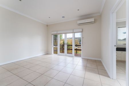 CONTEMPORARY COMFORT IN A TRANQUIL SETTING - Photo 5