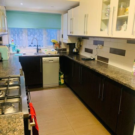 3 bedroom terraced house to rent - Photo 3