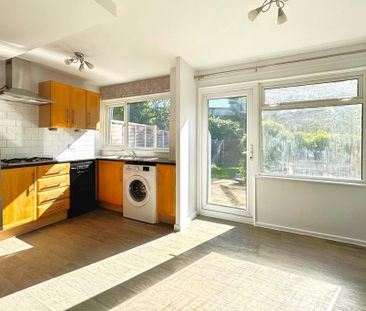 3 bedroom semi-detached house to rent - Photo 4