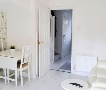 2 bedroom semi-detached house to rent - Photo 2