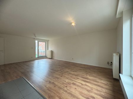 Centraal gelegen appartement met 2 slaapkamers en terras in het centrum van Sint-Kruis - Photo 2