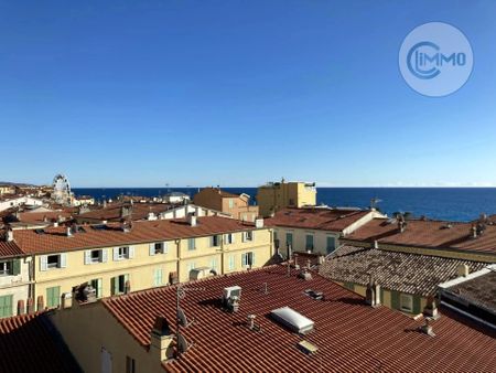 Exclusivité – Rare à Menton, 3 pièces meublé avec vue mer en dernier étage - Photo 2