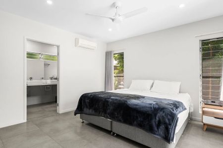 Fully Furnished with Self-Contained Flat, Walk to Beach - Photo 4