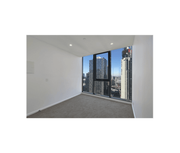 Stunning three Bedroom Apartment - Photo 6