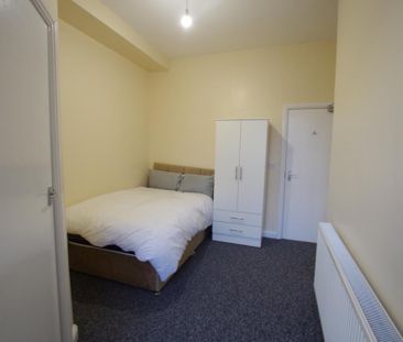 1 bedroom block of apartments to rent - Photo 3