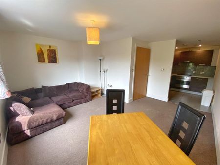 1 bedroom Flat To Let - Photo 2