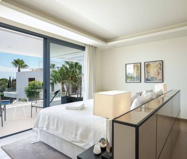 Luxury 6 bedroom Detached House for rent in Marbella, Andalusia - Photo 6