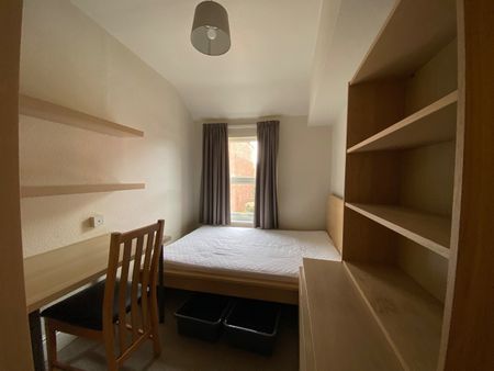 7 Bed Semi-Detached House, Henry Road, NG2 - Photo 4