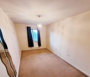 2 bedroom Flat To Let - Photo 2