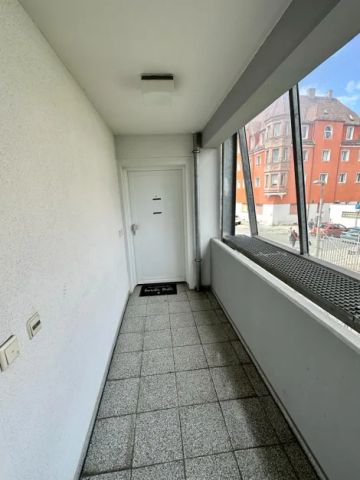 Mit Einbauküche und Garage: Ruhige 2-Zimmer-Wohnung mit Blick in den grünen Innenhof - Foto 3