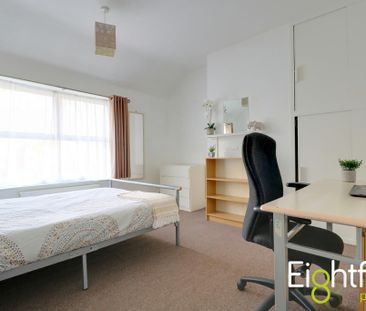 4 bedroom terraced house to rent - Photo 6