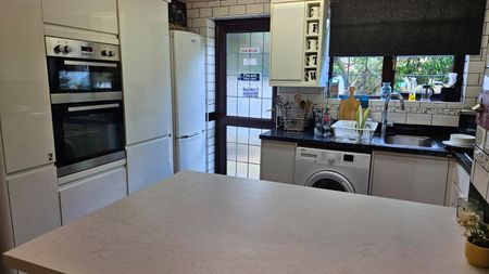 1 bedroom property to rent - Photo 2