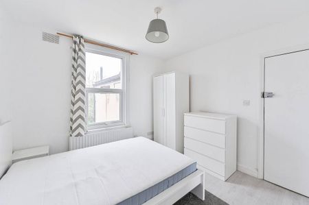 3 bedroom terraced house to rent - Photo 5