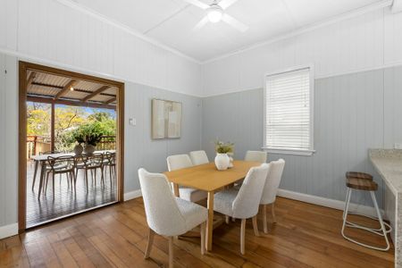 Charming Air-Conditioned Queenslander with Modern Comforts - Photo 4