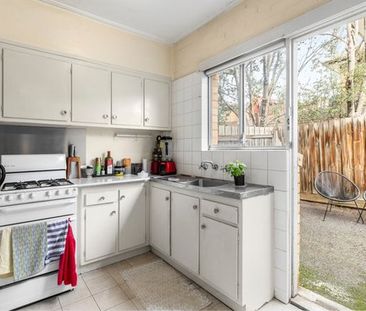 6 MONTH LEASE ONLY. 2 BEDROOM VILLA UNIT WITH COURTYARD NEAR ELSTERNWICK PARK. - Photo 6