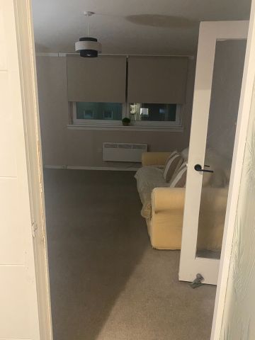 1 Bed Flat, Maxwell Grove, G41 - Photo 2