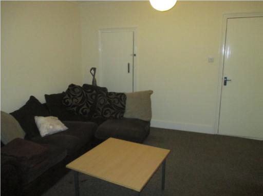 5 bedroom semi-detached house to rent - Photo 1