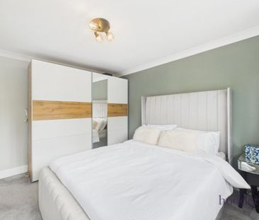 4 bedroom semi-detached house to rent - Photo 5