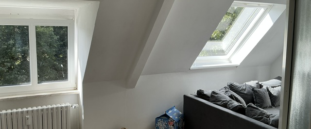 Ruhig gelegene Dachgeschosswohnung - komplett saniert und renoviert - Foto 1