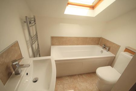 4 bedroom terraced house to rent - Photo 4