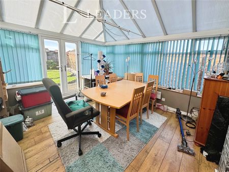 2 bedroom house to rent Smythe Close, Clacton-on-Sea, Essex, CO16 - Photo 4