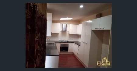 !! 3 Bedroom House in Kilburn!! - Photo 3