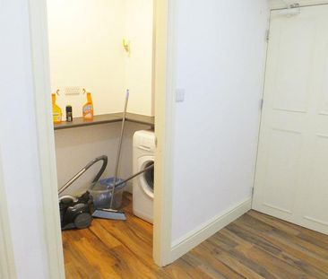 3 bedroom flat to rent - Photo 4
