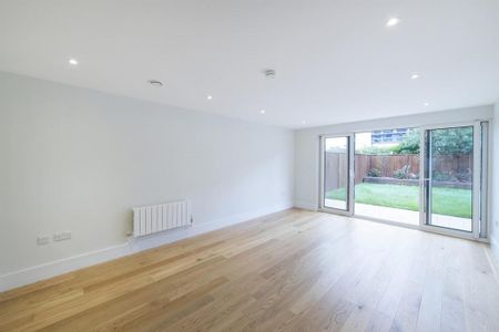 4 bedroom flat to rent - Photo 2