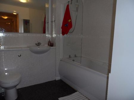 2 bedroom flat to rent - Photo 2